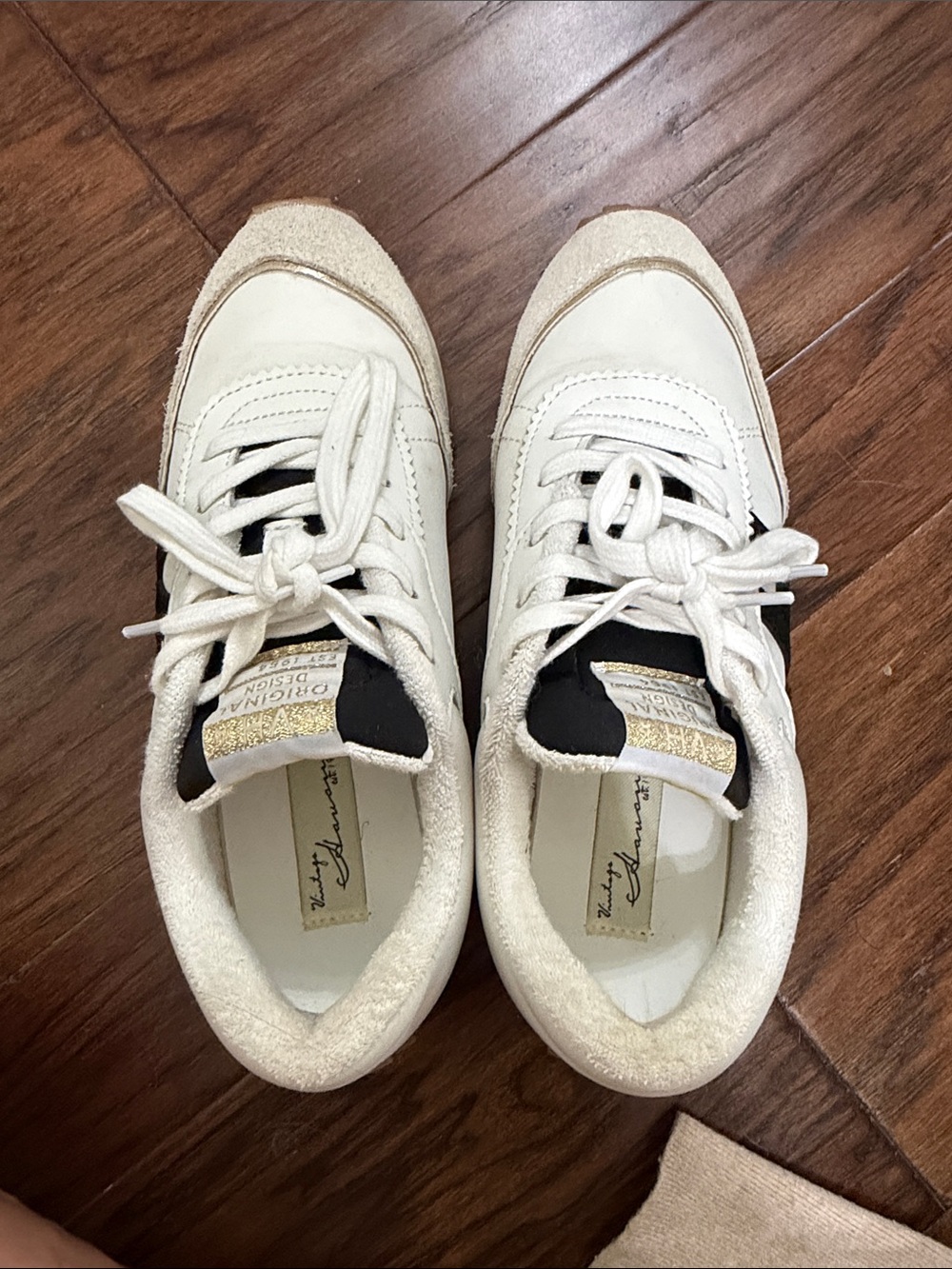 Vintage Havana White Black Athletic Sneakers - Picture 5 of 5